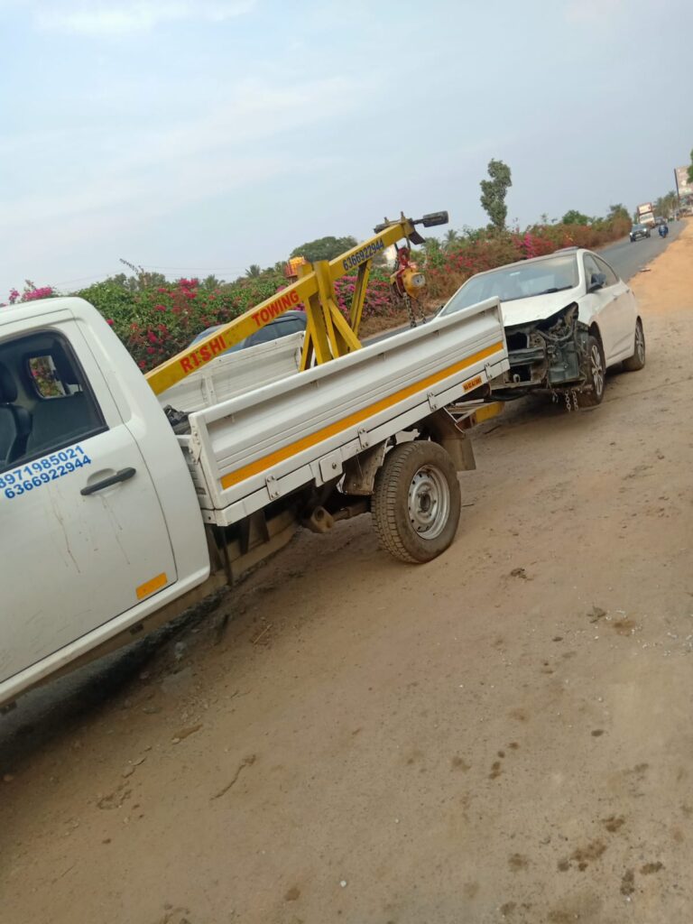 Need flatbed towing service in Bangalore? Safe transport for luxury cars, SUVs & accident vehicles. 24/7 emergency flatbed towing. Call now.